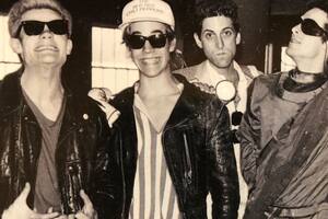 Con un sentido mensaje en su cuenta de Instagram, Red Hot Chili Peppers anunció la muerte de un exguitarrista que tocó con la banda californiana