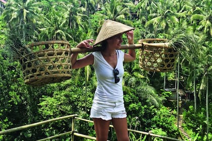 Con un sombrero típico de Indonesia en las Terrazas de Arroz Tagalalang.