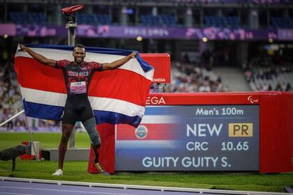 Con un tiempo de 10,65 segundos, el costarricense Sherman Guity logró el récord paralímpico en 100 metros masculino categoría T64.
