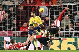 Bajó a tercera, casi quebró, lo rescataron los hinchas, volvió... y ahora le empató a Arsenal con una pirueta