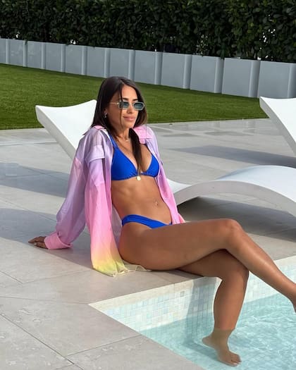 Con una bikini azul, Antonela Roccuzzo disfrutó de un día en familia