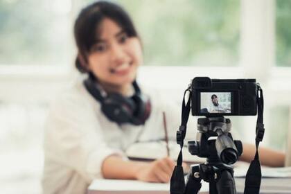 Con una cámara o un teléfono y un buen servicio de Internet se puede fácilmente hacer una transmisión en vivo