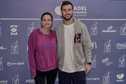 Con una gran convocatoria se realizó el Primer Torneo de Pádel Solidario a beneficio de la Casa Ronald Argentina, un evento que buscó recaudar fondos para financiar un operativo de la Unidad Pediátrica Móvil (UPM) en el conurbano bonaerense. El periodista Diego Leuco y la modelo Geraldine Conti Neumann fueron de la partida