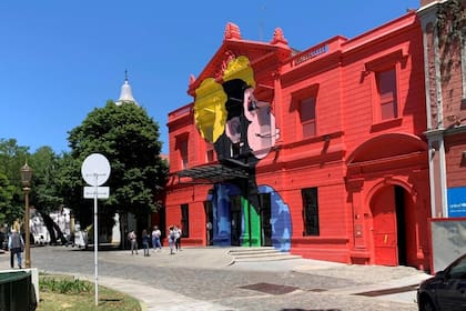 Con una imagen que tenía todavía a la mona de Edgardo Giménez en el frente, el Centro Cultural Recoleta avisó en sus redes sociales que el domingo estaría cerrado por elecciones