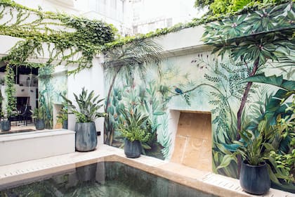 Con una impronta artística, los murales aportan una dosis pictórica a un entorno, acompañan y enmarcan, cubriendo también aquello que no debe ser visto.