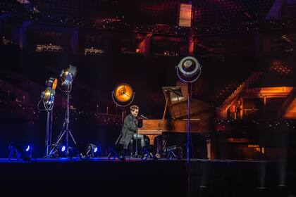 Con una mega producción en el Movistar Arena de Buenos Aires, Axel brindó su primer show vía streaming