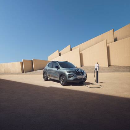 Con una motorización eléctrica, el Renault Kwid E-Tech 100 % eléctrico es ágil en el tránsito urbano.