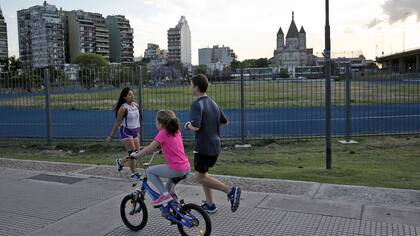 Con una nueva pista, el oeste porteño será el polo runner más codiciado, el circuito de 400 metros ubicado en el Parque Chacabuco tendrá una carpeta sintética homologada por la IAAF; se inaugurará los primeros días de diciembre