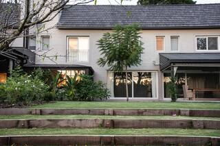 Antes y después. Un jardín que logró integrar el paisaje de un campo de golf