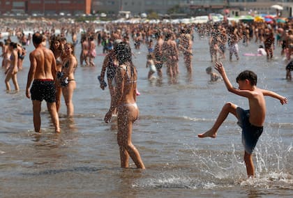 Con una temperatura en torno de los 22 grados, el mar invita a disfrutar