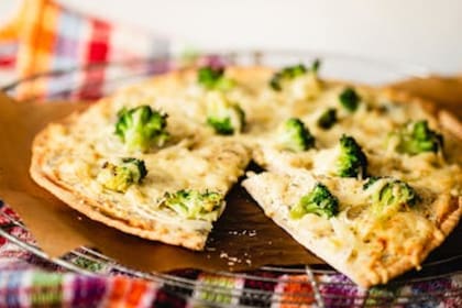 Con verduras, la pizza es una opción rica y saludable (Foto Pexels)