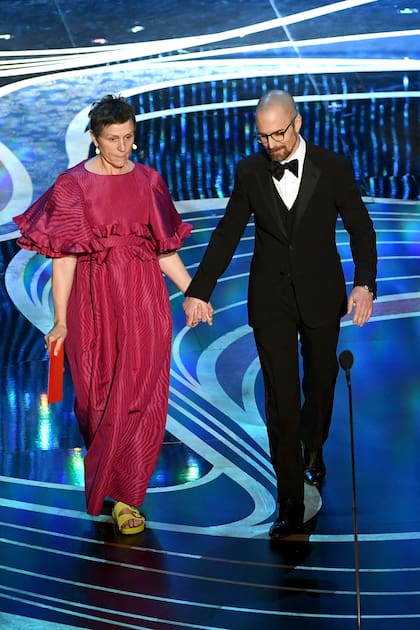 Con vestido de gala para la actriz Frances McDormand