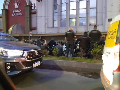 Concentración de policías bonaerenses a las 19 frente al Bingo de Lanús