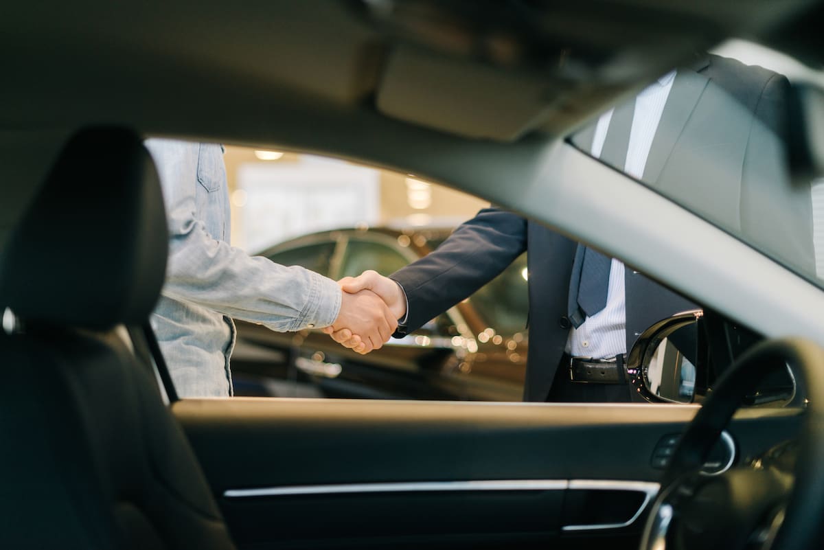 ¿Cuánto sale la transferencia de un auto usado en septiembre 2025?