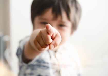 Condenar a los demás con frecuencia puede reducir la empatía, volverlo a uno menos receptivo a nuevas perspectivas y más propenso a reacciones reactivas