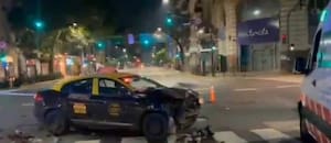 Conducía borracho y a contramano por la avenida Córdoba y cruzó en rojo