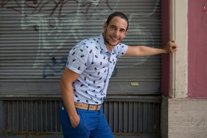 "Mi historia familiar es amplísima. Hubo momentos divinos porque me criaron con libertad, pero también fueron épocas súper movidas, gente que entraba y salía todo el tiempo, familias ensambladas. Una vida muy loca para un chico"