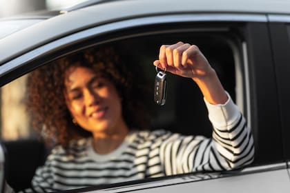 Conductores con la licencia suspendida pueden saldar multas y recuperar su permiso mediante la Operación Green Light de Florida