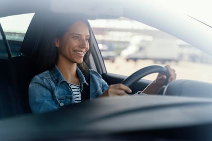 Conductores de aplicaciones deberán cumplir normas de taxis y remises