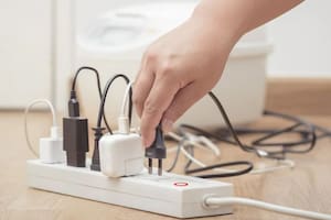 Conectar muchos electrodomésticos a la vez puede generar una saturación de la línea eléctrica (Foto de carácter ilustrativo)