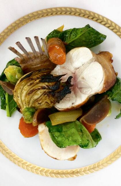 Conejo asado con vegetales de estación, en Savarin.