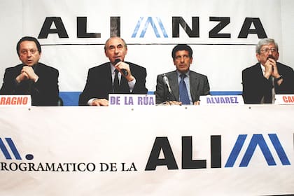 Conferencia de la Alianza (25 de febrero de 1999) junto a Rodolfo Terragno, Carlos Chacho Alvarez y Dante Caputo