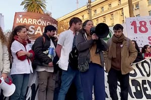 Conferencia de los residentes del Hospital Garrahan en la Plaza de Mayo
