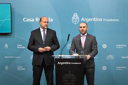 Conferencia de Omar Perotti y Martín Guzmán, tras reunirse con el presidente.