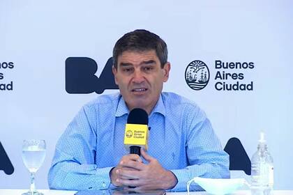 El ministro de Salud, Fernán Quirós, destacó el proceso de inscripción para la vacunación en la Ciudad.