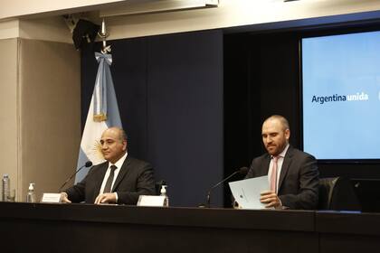 Conferencia de prensa de Guzmán y Manzur