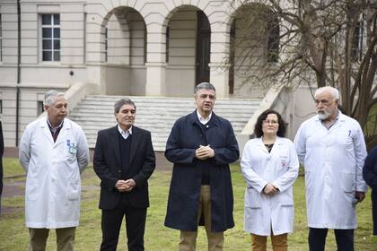Conferencia de prensa de Jorge Macri y Fernán Quirós en el Hospital Muñiz.