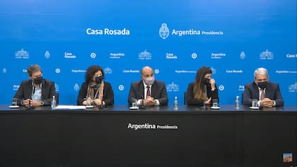 Conferencia de prensa de Juan Manzur, Aníbal Fernández, Matías Lammens y Carla Vizzotti. Vuelta al fútbol.