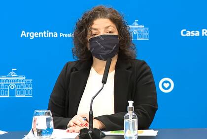 La ministra de Salud, Carla Vizzotti, anunció el regreso de los hinchas a los estadios desde octubre