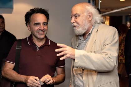 Juan Sasturain y Pablo De Santis: dos narradores "comiqueros" en la Sala Juan L. Ortiz