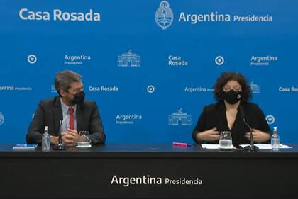 Lammens acompañó a Vizzotti en la conferencia de prensa