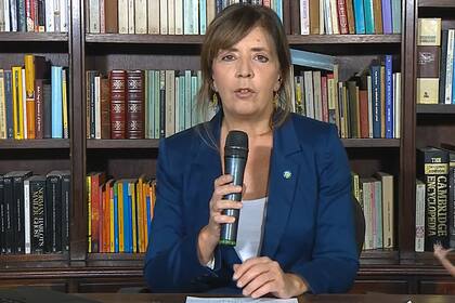 Gabriela Cerruti, en la conferencia de prensa que brindó desde su casa