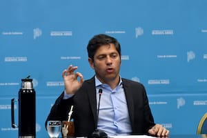 Kicillof recorrió Miramar, prometió ayuda y criticó a Javier Milei por el cambio climático