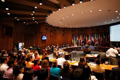 Conferencia de prensa en la sede de la CEPAL en Santiago de Chile