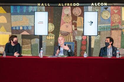 Enrique Avogadro, ministro de Cultura; Jorge Telerman, director del CTBA; y Fernando Elías, Jorge, del Banco Ciudad 