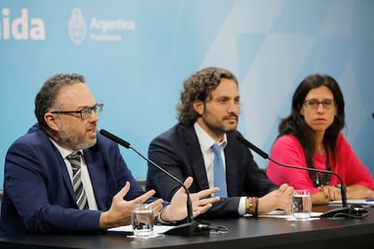 Matías Kulfas, ministro de Desarrollo Productivo; Santiago Cafiero, jefe de Gabinete; y Paula Español, secretaria de Comercio Interior