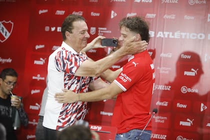 Conferencia de Santiago Maratea en Independiente junto a Pepe Santoro