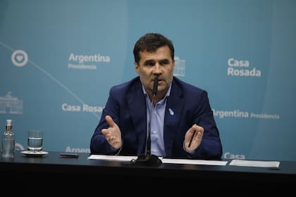 El secretario de Energía, Darío Martínez, adelantó de cuánto será el aumento de las tarifas de luz y gas, que se aplicará en etapas