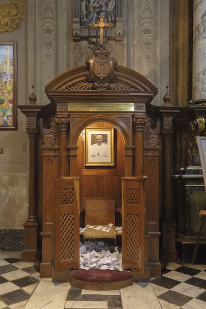 Confesionario donde descubrió su vocación sacerdotal el Papa Francisco