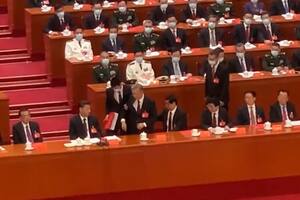 Se llevaron a Hu Jintao, antecesor de Xi Jinping, en plena ceremonia del Partido Comunista de China