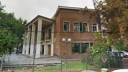 La entrada al Colegio Nacional de Adrogué