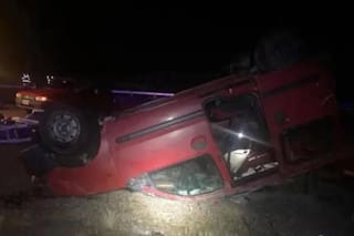 Murieron dos personas en la ruta 2 tras despistar en una rotonda y volcar