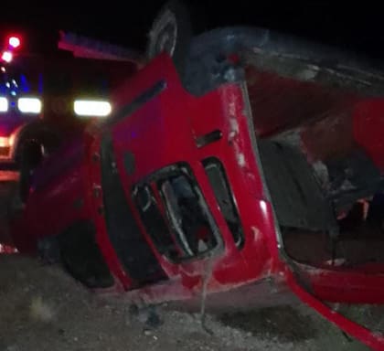 Conmoción en Río Negro: un padre y su hija adolescente murieron luego de que su rodado despistara y volcara.