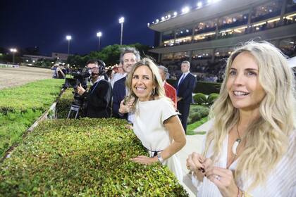 Connie Piuma, Mariana Bagó y Horacio Piuma disfrutan del Hipódromo de Palermo