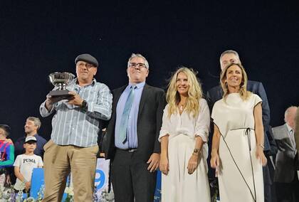 Connie Piuma y Mariana Bagó en la entrega del Premio Maipú