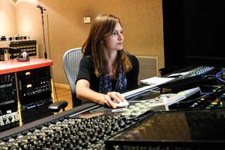 Técnicas del rock: las mujeres se abren paso en áreas de sonido y producción